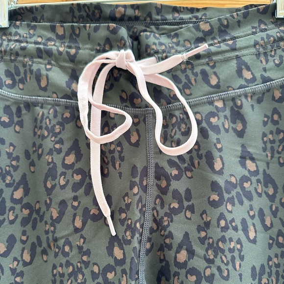The Upside Green Leopard Print Cropped Leggings Tights size 10 Medium - Picture 6 of 16